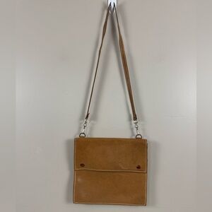 Le sac Tan Tawny camel leather one pocket messenger crossbody purse bag 👝